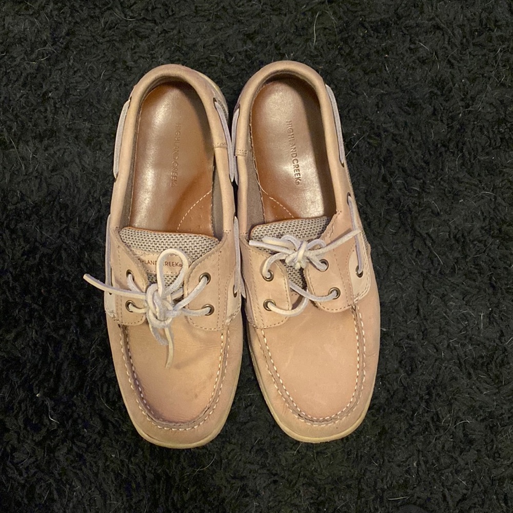 Mens Chesapeake brand tan, size 10 like new in very great condition